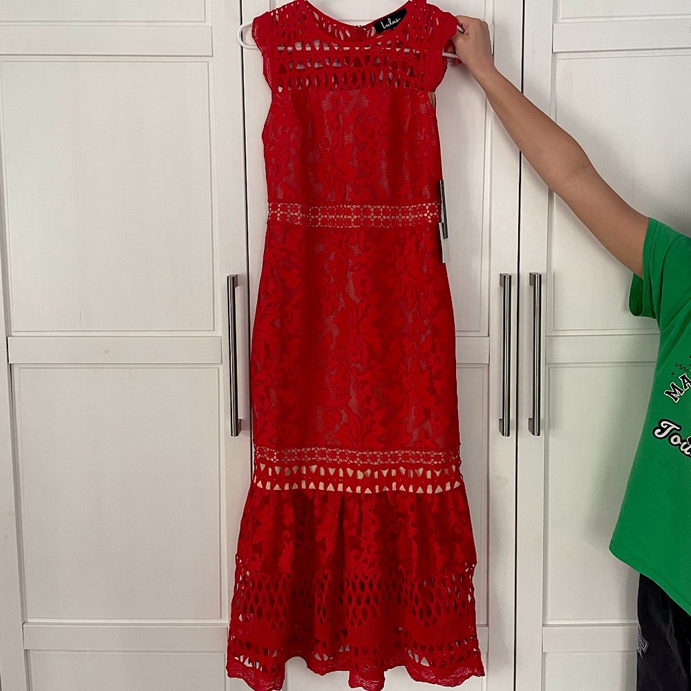 Red long lace Lulu’s formal dress